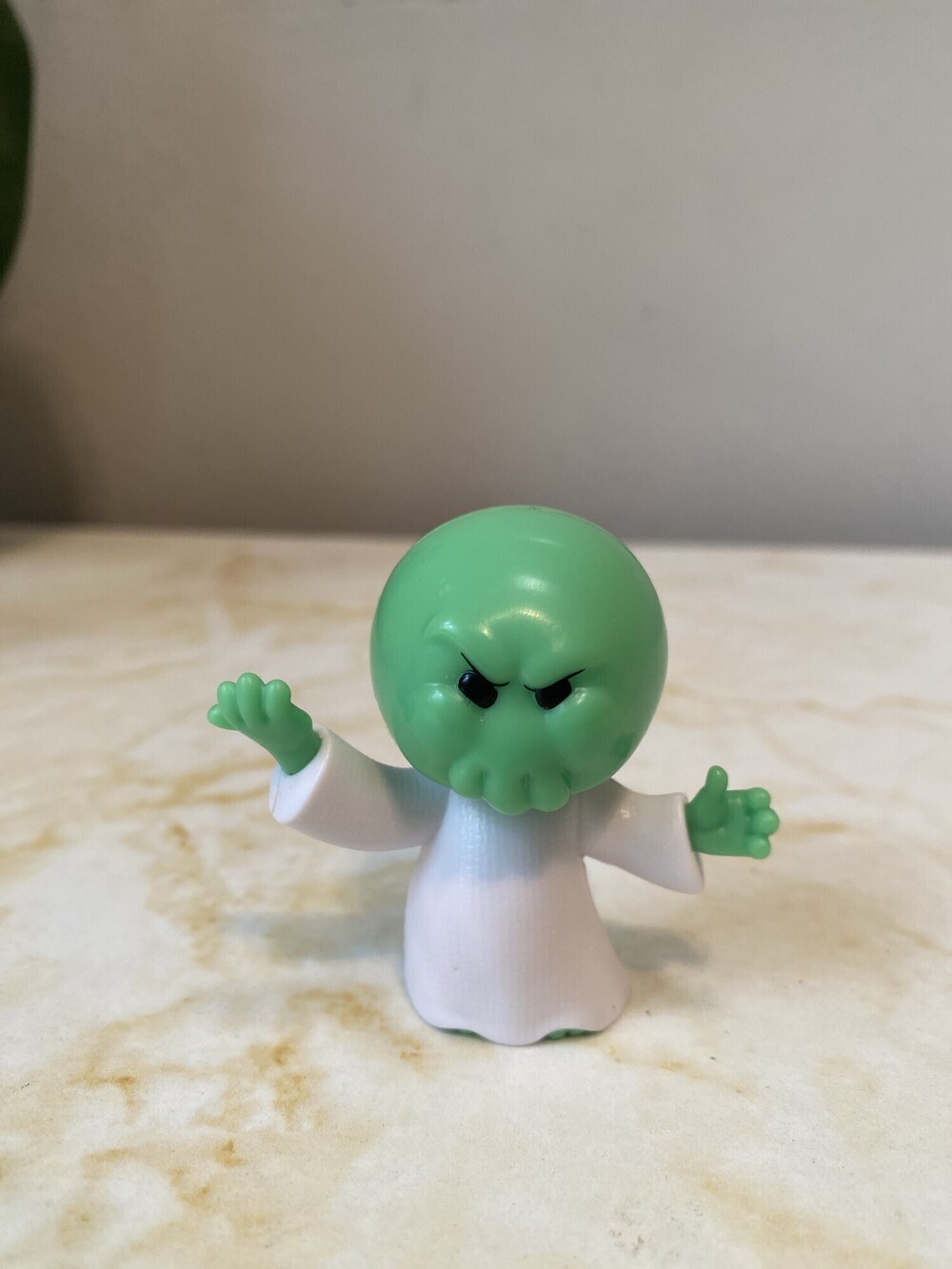 Minions and Monsters Green Cthulhu Style Monster Plastic Figurine White Robe